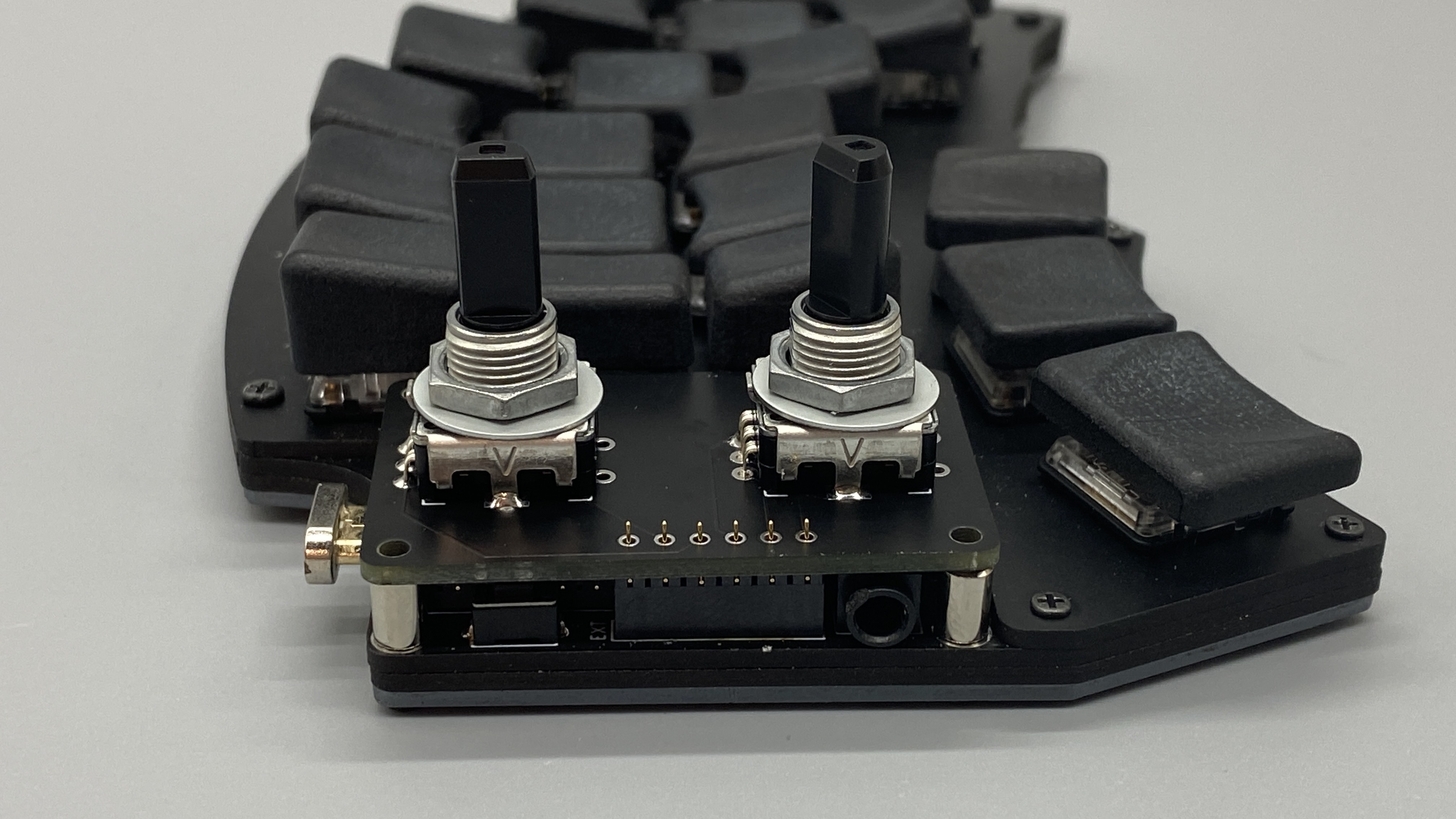 corne v4 cherry 黒 ロータリーエンコーダー2個半田済 【公式通販】